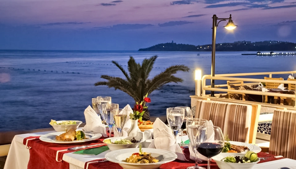 هتل افسیا هالیدی بیچ کلاب کوش آداسی